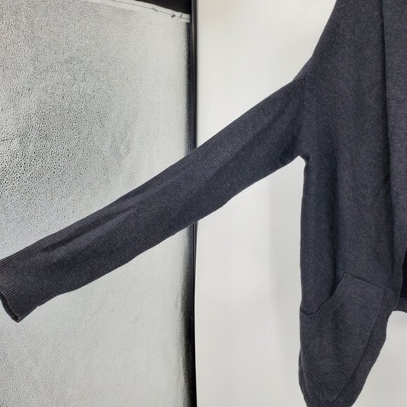 lululemon athletica Charcoal and Slate Reversible Cardigan - Picture 5 of 9